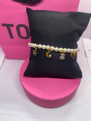 Pulsera Tous perlas y charms dorados