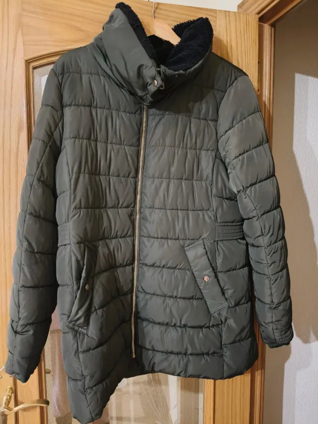 Abrigo acolchado Zara verde militar XXL