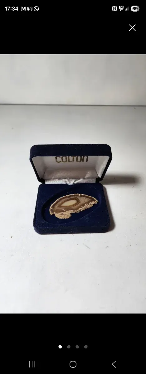 Rodaja de ágata natural con vetas concéntricas