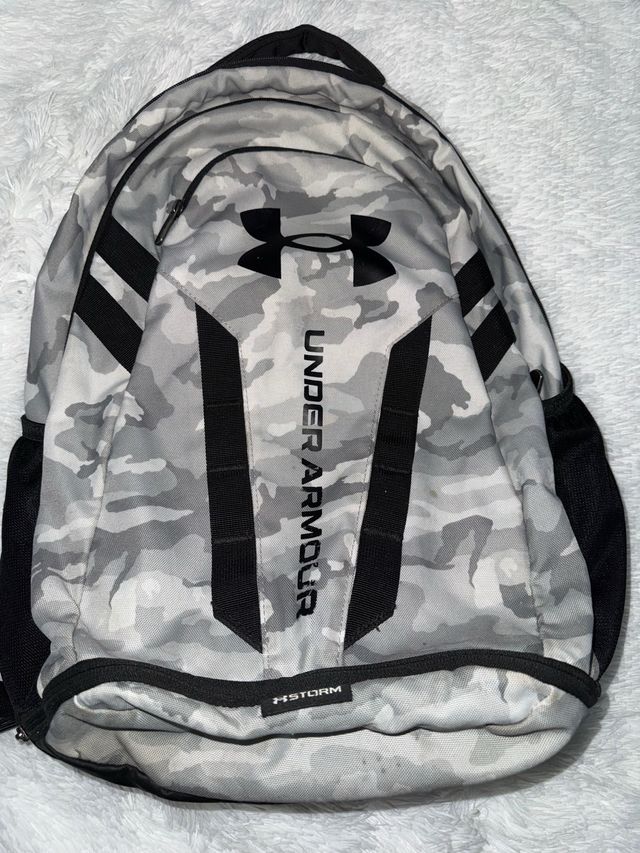 Mochila Under Armour Camuflaje Gris