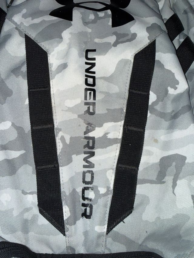 Mochila Under Armour Camuflaje Gris