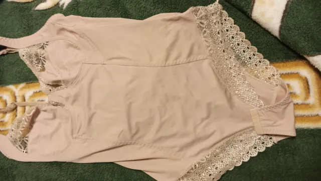 Body de encaje beige