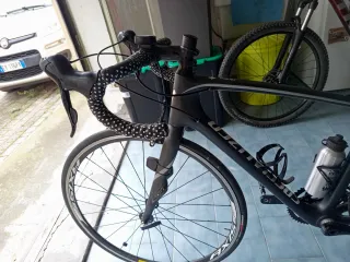 Bici da corsa Specialized Axis.