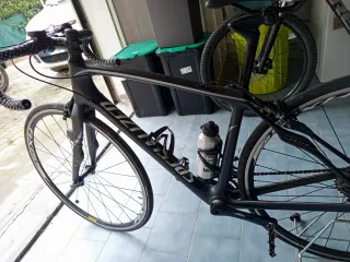 Bici da corsa Specialized Axis.