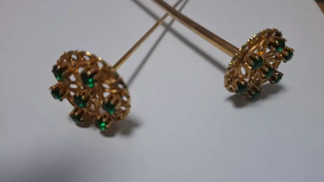 3 Agujas Fallera Doradas con Piedras Verdes