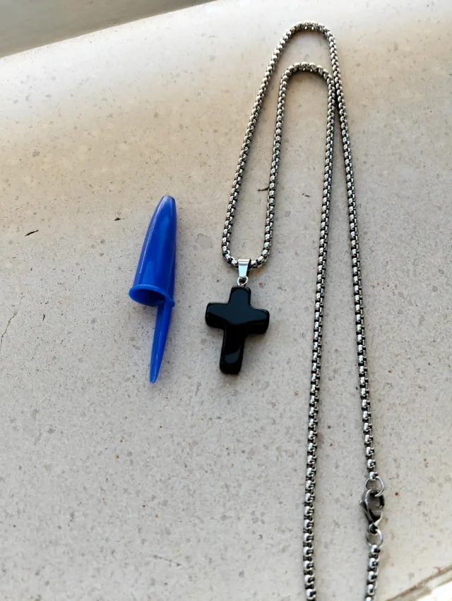 Colgante Cruz Obsidiana y Cadena