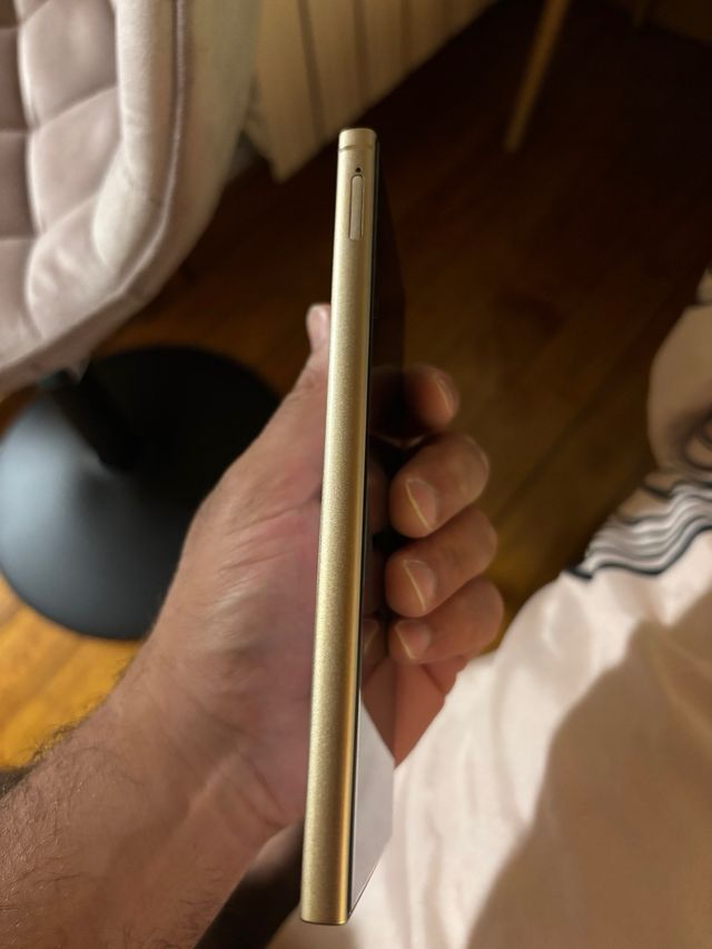 Móvil Nuevo Negro/Dorado