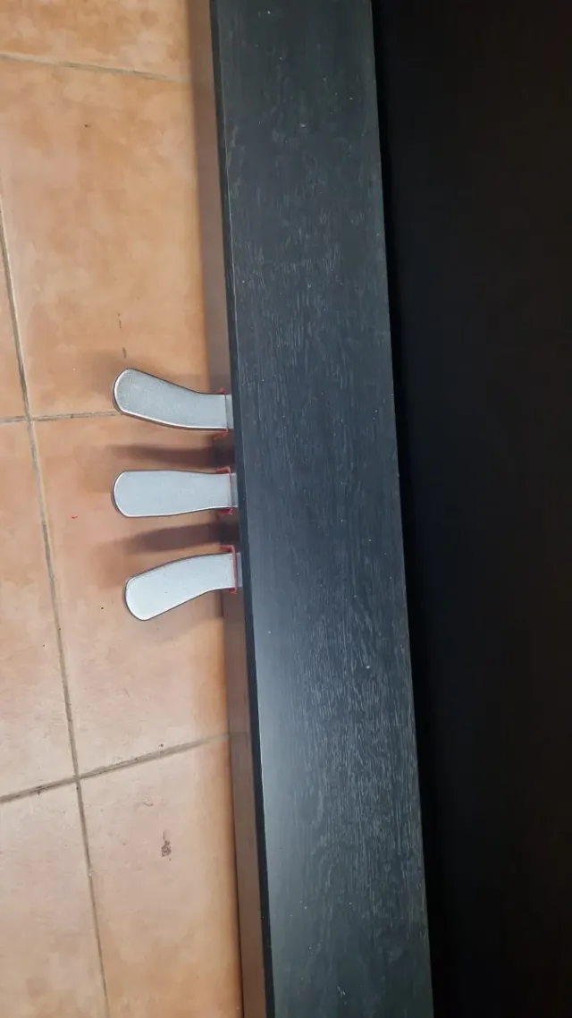 Base de piano Thomann con pedales