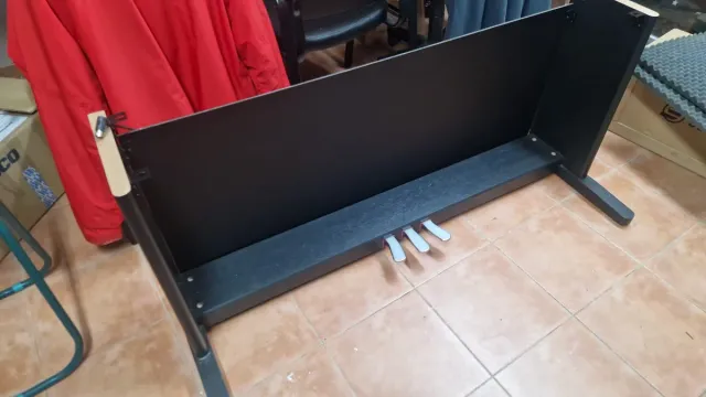 Base de piano Thomann con pedales