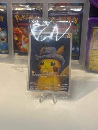 Carta Pokemon Pikachu Van Gogh con sombrero gris