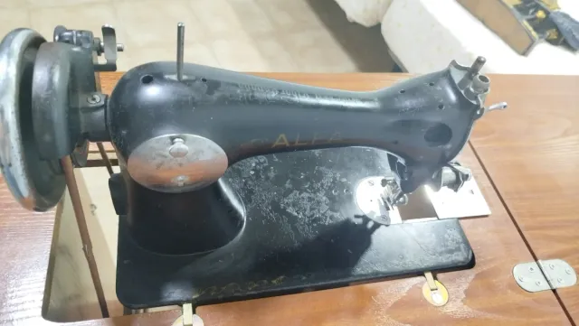 Máquina de coser Alfa