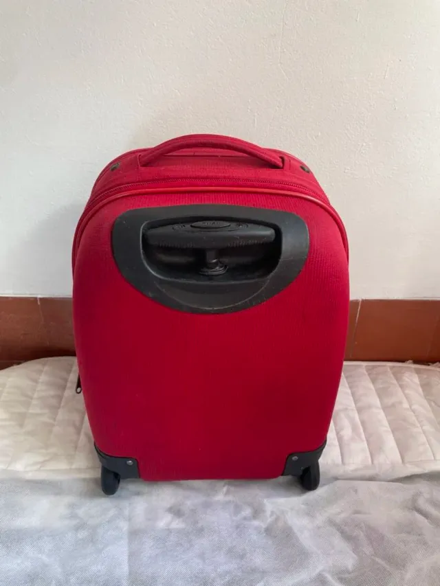 Maleta pequeña roja