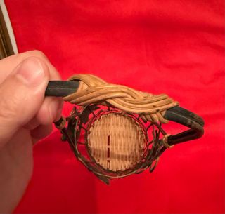 Botellero forja y mimbre decorativo