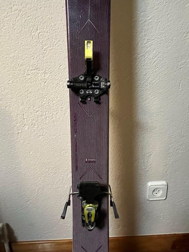 Esquís de travesía Atomic Backland 85 UL 158cm.