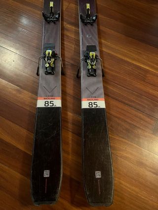Esquís de travesía Atomic Backland 85 UL 158cm.