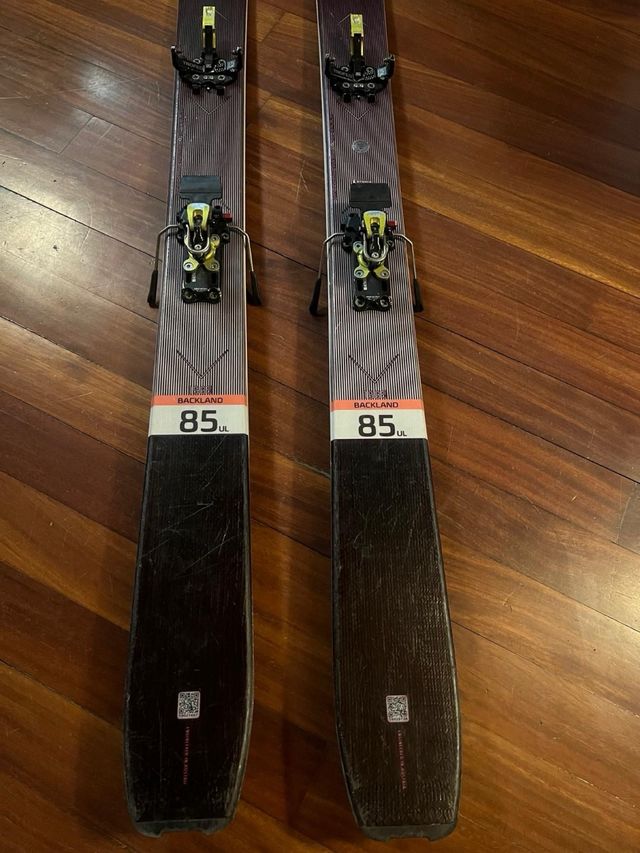 Esquís de travesía Atomic Backland 85 UL 158cm.