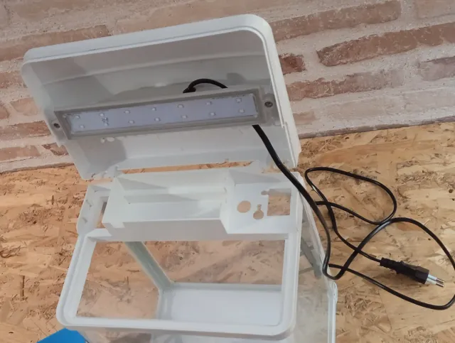 Acuario cristal blanco,7L, LED y Filtro