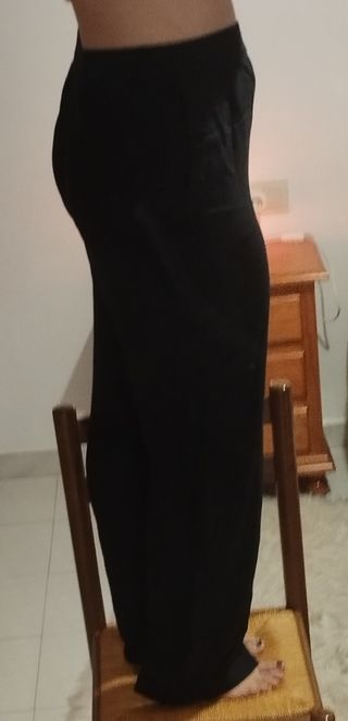 Pantalón negro fino elástico Divided