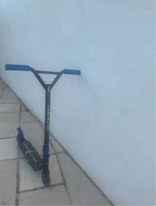 Patinete Wild Bull azul y negro