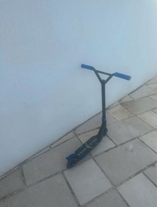 Patinete Wild Bull azul y negro