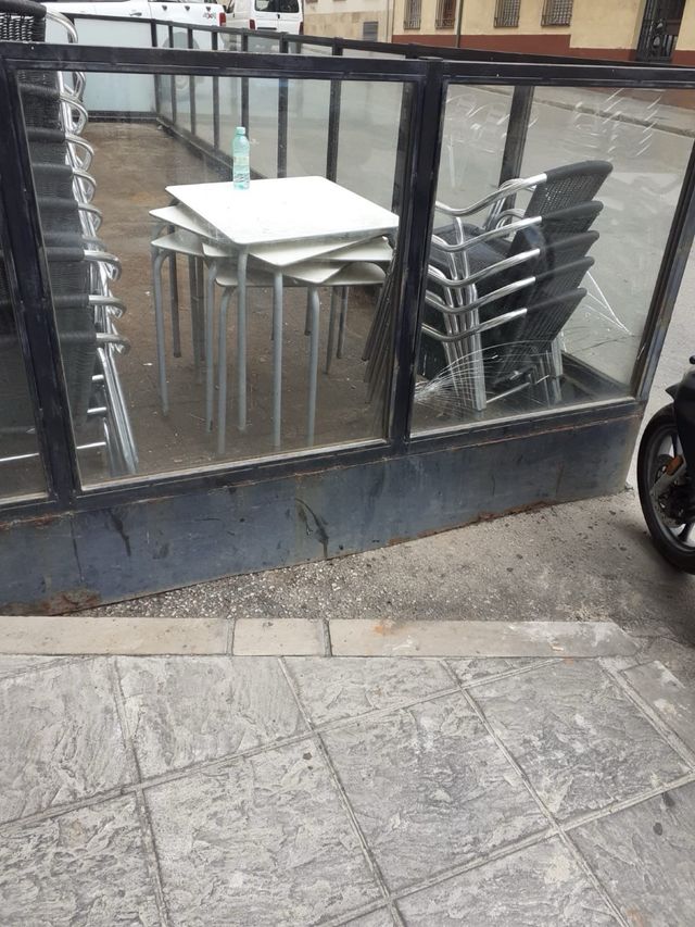 Terrazza da bar con vetro