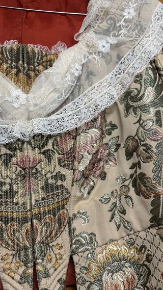 Traje Fallera siglo XVIII Completo con zapatos.