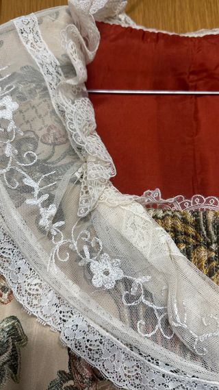 Traje Fallera siglo XVIII Completo con zapatos.