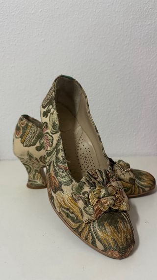 Traje Fallera siglo XVIII Completo con zapatos.