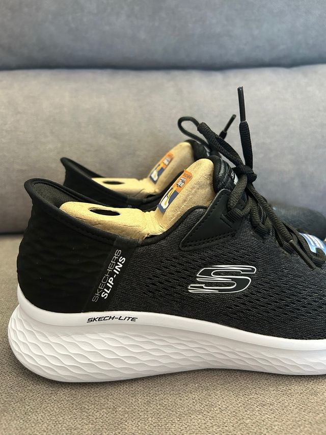 Zapatillas Skechers Mujer. Talla 39. Nuevas