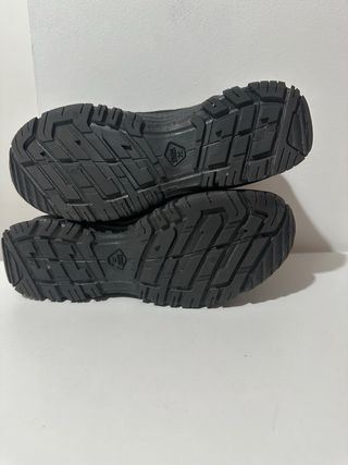 Botas de montaña Quechua negras y beige. Talla 39