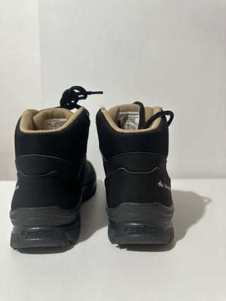 Botas de montaña Quechua negras y beige. Talla 39