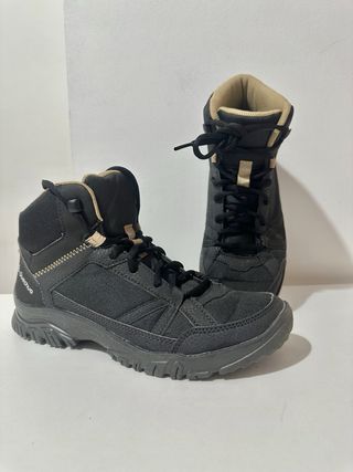 Botas de montaña Quechua negras y beige. Talla 39