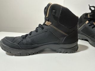 Botas de montaña Quechua negras y beige. Talla 39