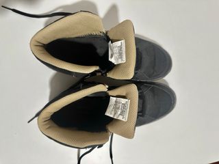 Botas de montaña Quechua negras y beige. Talla 39