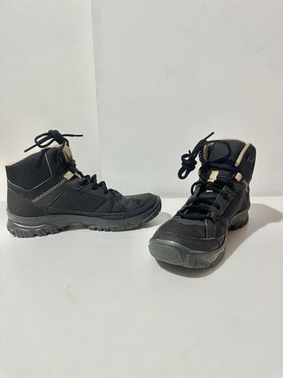 Botas de montaña Quechua negras y beige. Talla 39