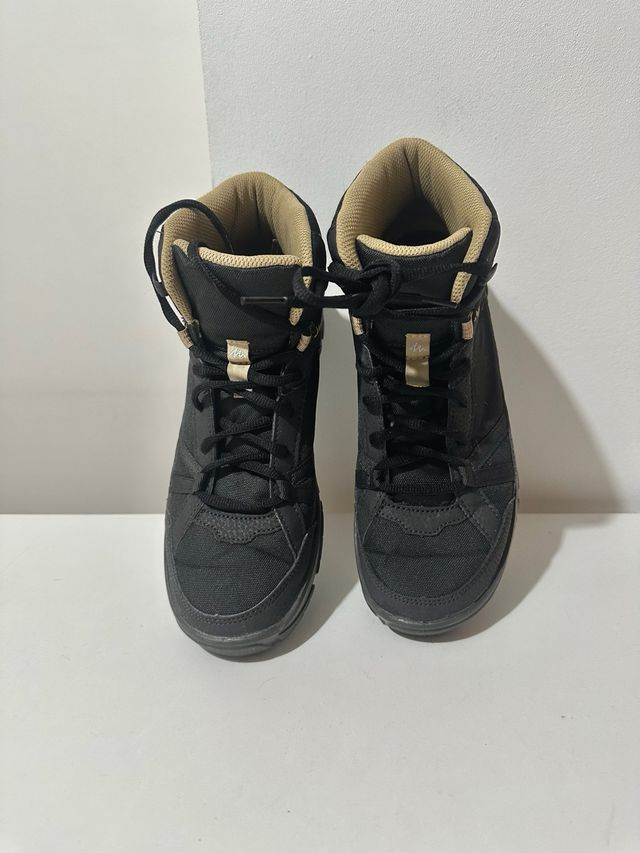 Botas de montaña Quechua negras y beige. Talla 39