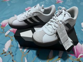 Zapatillas Adidas Blancas y Negras