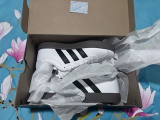 Zapatillas Adidas Blancas y Negras