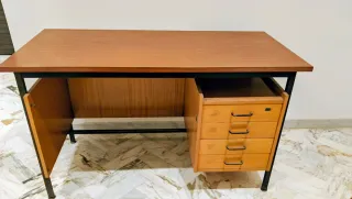 Scrivania vintage in legno e metallo