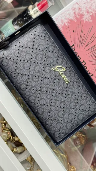Conjunto Bolso y Billetera Guess Negro/Gris