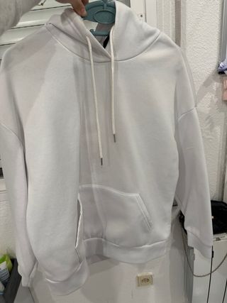 Sudadera Shein Blanca con Estampado Rojo talla M