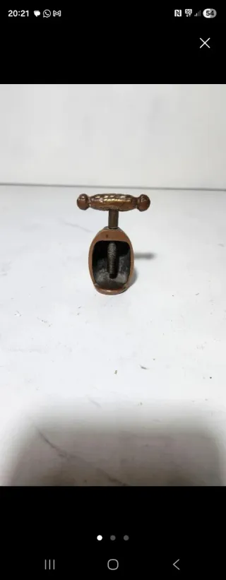 Antico schiaccianoci in bronzo/ottone