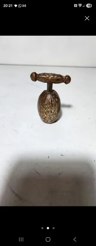 Antico schiaccianoci in bronzo/ottone