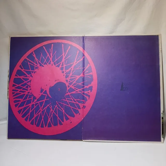 Toda clase de automóviles ilustrado por John Young