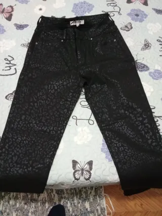 Pantalón negro estampado Morgan