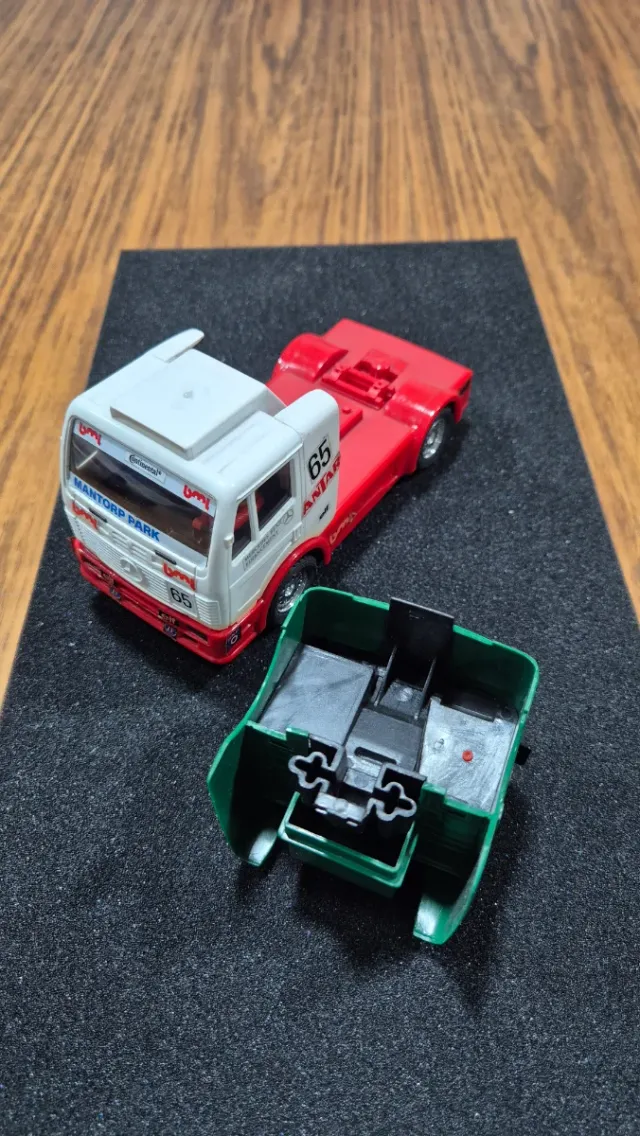 Scalextric Camiones BP y Mantorp Park