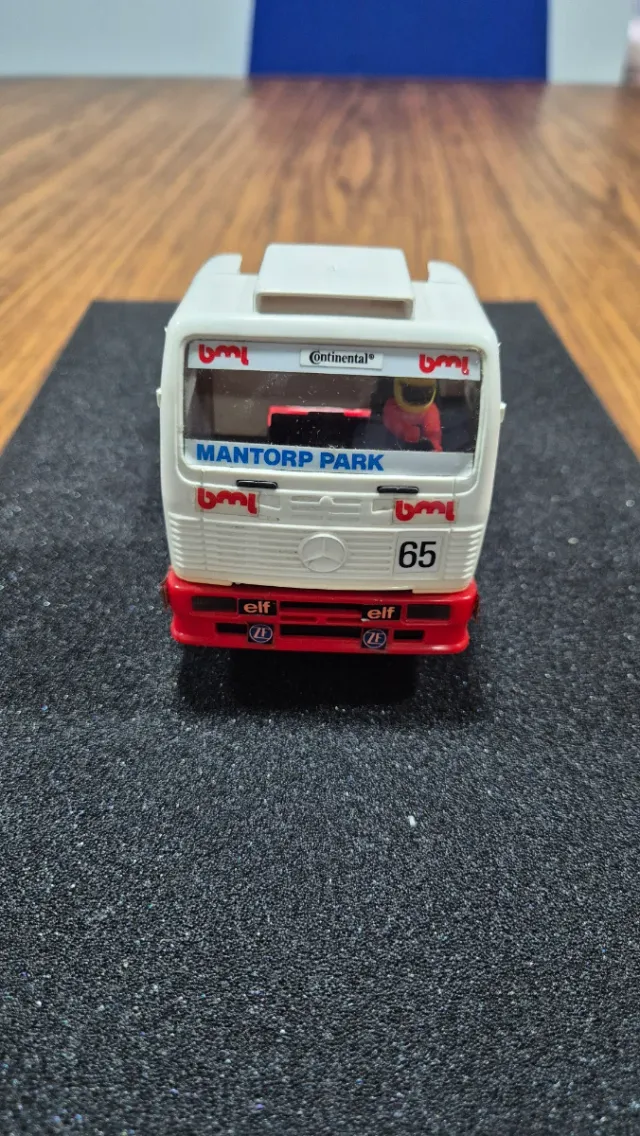 Scalextric Camiones BP y Mantorp Park