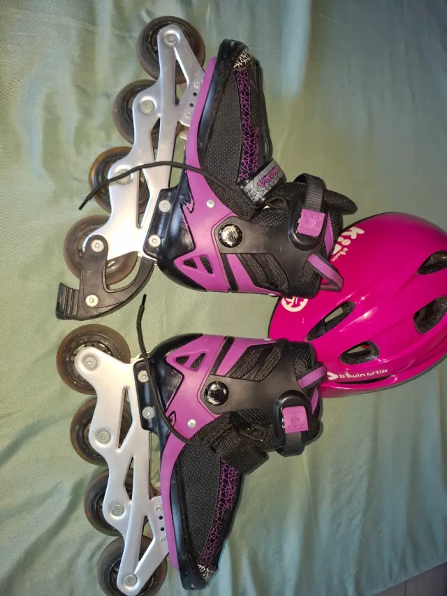 Patines en línea rosas y negros+casco talla 34/38