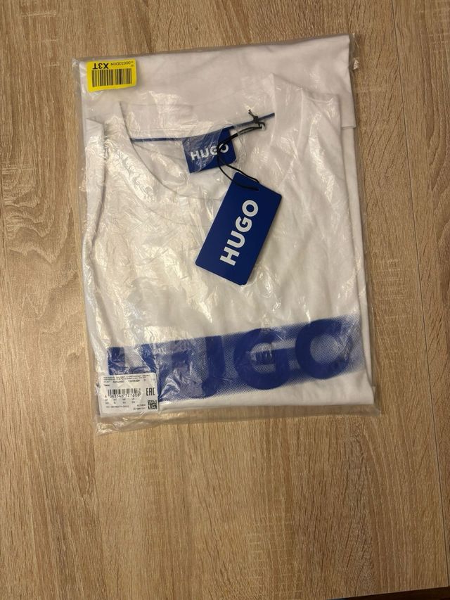 Camiseta Hugo Boss Logo Estampado Difuminado