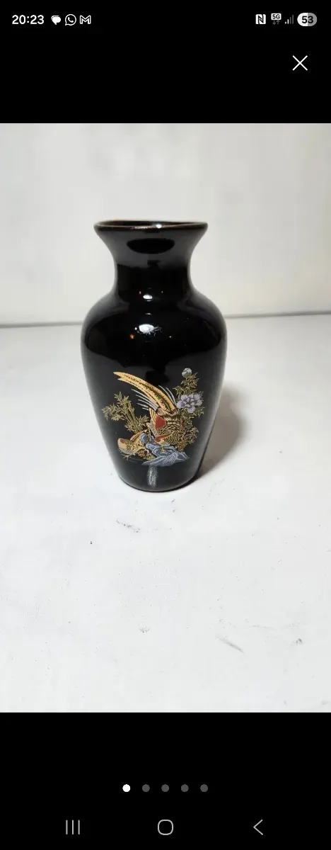 Bonito jarrón vintage en cerámica vidriada negra.